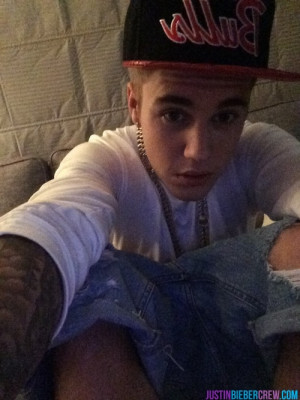 NEW PIC: Justin Bieber posts new gorgeous selfie via Shots!
