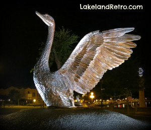 Bronze Swan Statue at night Lake Mirror Lakeland, FL A Lakeland Retro ...