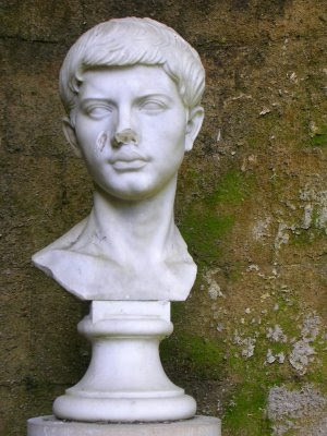 Busto de Virgilio sobre su tumba en Nápoles.