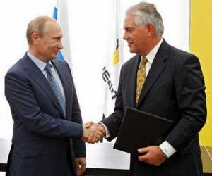 ExxonMobil CEO Rex Tillerson (right) shakes hands with Russian ...