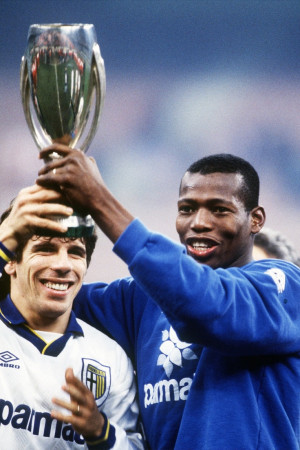 Gianfranco Zola y Faustino Asprilla campeones de Copa Italia con el ...