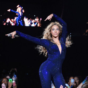 Beyonce on stage performing in Miami for her Mrs. Carter tour. this ...