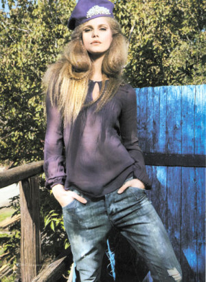 Mackenzie Foy Latest News...