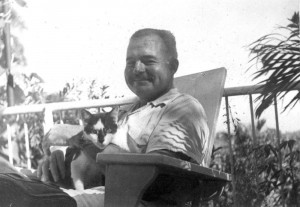 EH03970P Ernest Hemingway with cat, Boise, at his home, Finca Vigia ...