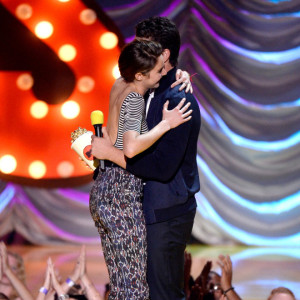 Miles Teller Makes Shailene Woodley Cry at MTV Movie Awards