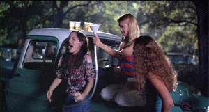 Parker-in-Dazed---Confused-parker-posey-388188_599_322.jpg