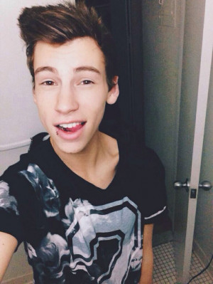 Usually don't like thatsojack, but damn he's hot with his new lip ring