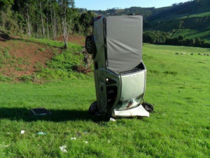 Highly Unusual Car Crash (7 pics)