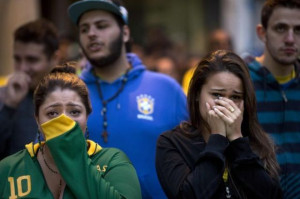 Brazil’s World Cup Fans Break Down at Team’s Loss (39 pics)
