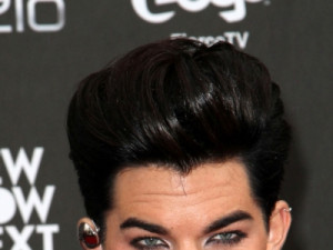 adam-lambert-various-pics-red-carpet-10072011-04-400x300.jpg