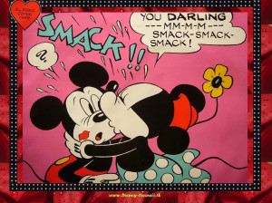 mickey and minnie kissing disneyland Mickey Kissing Minnie or Vice ...