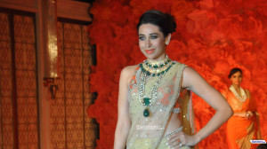 Bollywood celebs sizzle on ramp wallpapers