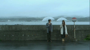 求两个人在雨中漫步的唯美图片
