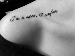 Confira algumas fotos de tatuagens femininas de escritas e inspire-se!