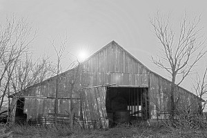 Black And White Barn Listoman