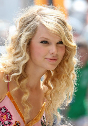 Top 10 famous female singers 2012