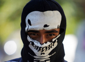 intense-photos-of-mexican-vigilantes-battling-a-drug-cartel-for-city ...
