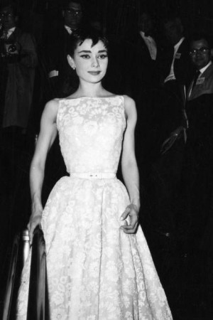 love her, love that dress Audrey Hepburn, in 1954 OscarRomans Holiday ...