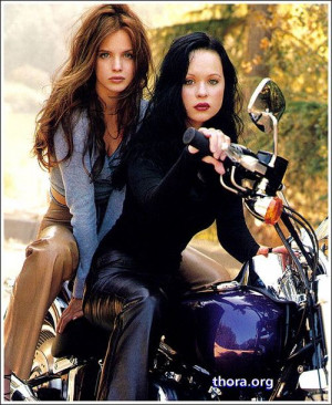 bohemea:Mena Suvari & Thora Birch