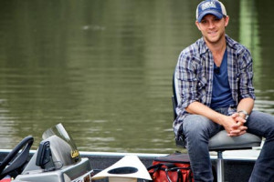 Justin Moore’s Video “Bait A Hook” Debuted At #1 On CMT’s Big ...