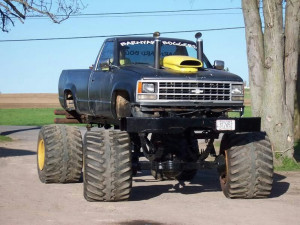chevy trucks lifted mudding picture
