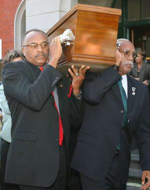 Tommie Smith (left) and John Carlos carry Peter Norman's coffin from ...