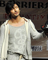 Vidyut Jamwal during a self defense tutorial for young college girls