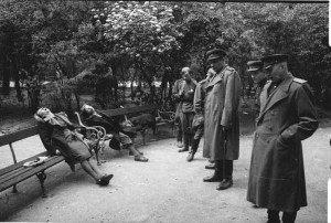 Soviet officers observing Austrian NSDAP family murder-suicide, 1945