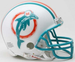 Reviewing: Miami Dolphins 1980-1996 Throwback Riddell Mini Helmet