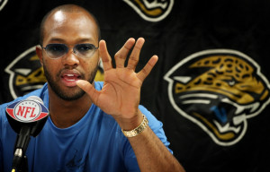 Torry Holt's busted middle finger