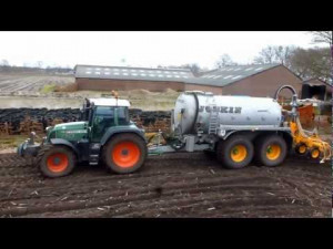 Derks Volkel aan het bemesten -- Fendt 820 - Joskin comfort 2