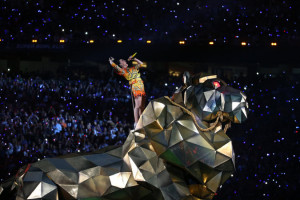Katy Perry riding atop a mechanical lion while performing “Roar ...