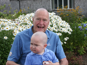 ... : George H.W. Bush shaves head in support of young cancer patient