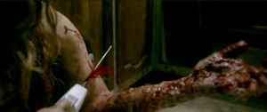 Evil Dead - Natalie cuts off her infected arm