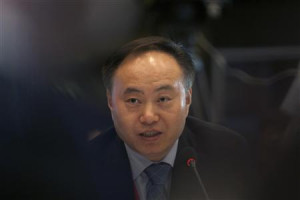 China's Suntech Chief Executive Shi Zhengrong speaks at the annul Boao ...
