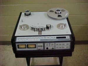 ... MAGNETICS SERIES 20 TWO TRACK TAPE RECORDER 1/2