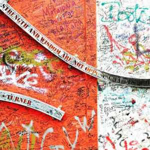 Murals, Peace Walls + Belfast City. After three decades of conflict ...