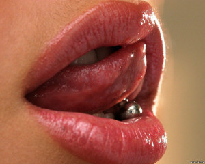 Piercings tongue