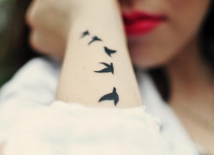 significado da tatuagem de pássaros é sinônimo de liberdade