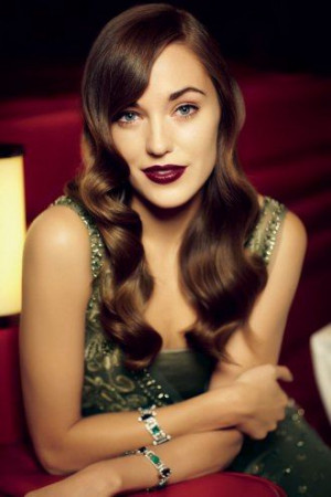 Laura Osnes.