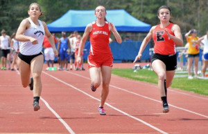 Emma Willard's Mikayla Culnan, right, pulls past Saratoga's Olivia ...