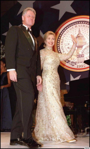 Hillary Clinton Honors Oscar de la Renta At Exhibition Opening ...