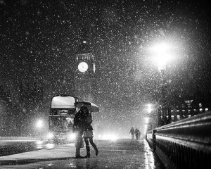 bus, couple, kiss, love, rain, snow, street, unbrella