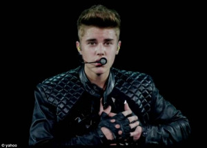 train-wreck': Director confronts Justin Bieber in trailer for new film ...