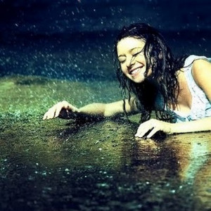 alone-girl-in-rain-love-sad