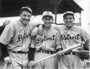 Mickey Cochrane (left) with Ray Hayworth (right) in 1934