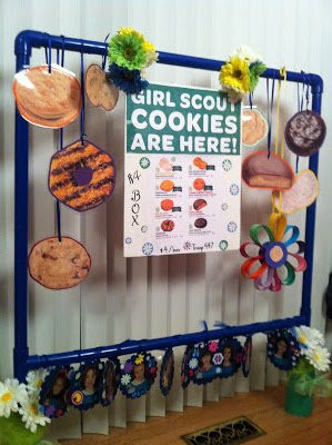 Daisy Girl Scout Cookie Booth. Painted PVC pipe. Girls decorated ...