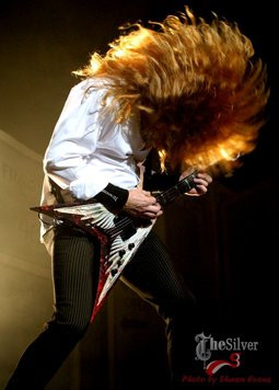 Mustaine - Megadeth ... Dave's a bastard but he can play !!