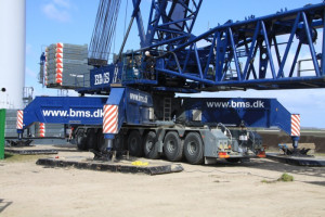 The crane is assembled with a 119 meter main boom and 6 meters of wind ...