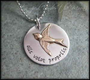 ... - hand stamped jewelry- Latin Quote - she flies with her own wings